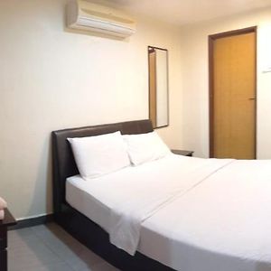 Deluxe Double Room Shower